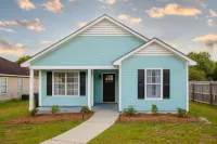 Charming Bungalow- Sleeps 8, Close to Moody AFB/Freedom Park & Pet Friendly!