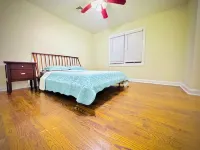 Spacious 6-bedroom house in Edison near TopGolf & Supercharge with AC, WiFi