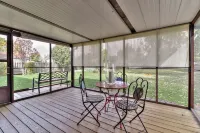 Beautiful 4 bedroom 2 full bathroom close to everything! - Bungalows