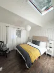 Year Round Beachfront Escape.  Mountain Views, Hot Tub, Dedicated Retreat Room