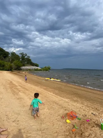 Lake Eufaula, OK Lakefront house on the beach.Sleeps 8,  3 bedroom, 2 bath