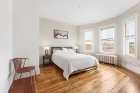 Charming New England style apartment 6 mi to downtown Boston, 4 mi to airport 노스게이트 쇼핑센터 주변 호텔