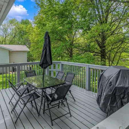 Centrally located, spacious 4 bdrm, on quiet Ct