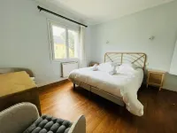 Belle Maison Bretonne 10 Couchages Entièrement Équipée Hotels in Tregastel