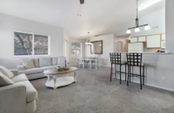 Charming 2-bedroom apartment in peaceful Twin Falls with AC, WiFi