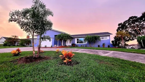 Seaside Oasis! Dog-Friendly, Waterfront, Private Dock, Saltwater Pool & Spa,