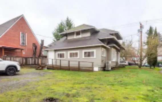 Historic Olympia Home in the heart of Olympia. Close to everything.