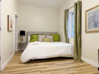 The Cardinal 810 A / King 1Bd/1BA Apt