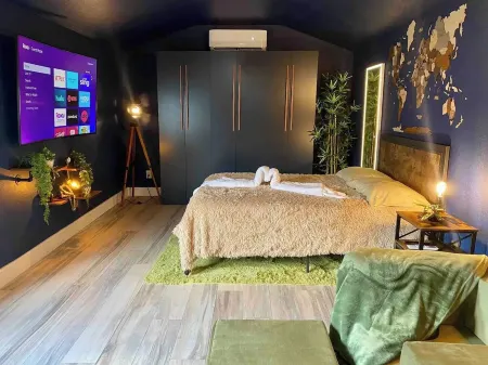 Catalina Cantina by Tampa Bay Hotspots & Airport!