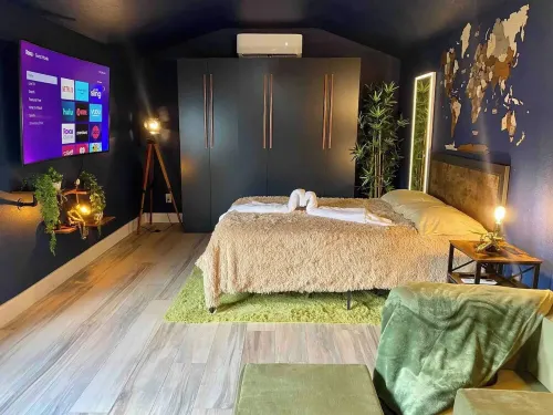 Catalina Cantina by Tampa Bay Hotspots & Airport!