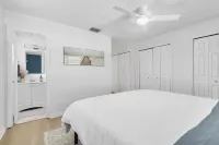 Heated POOL 4B/2B Mins to PGA Golf & the Beach! Hotels near The Shops of Donald Ross Village