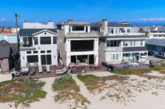 ON THE SAND! Beachfront Huntington Beach 3bd home! Walk out of house on sand!!