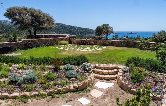 Holidays Zirkuswagen surrounded by sea and maquis. 300 m from the water.