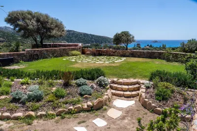 Holidays Zirkuswagen surrounded by sea and maquis. 300 m from the water. Hotels near Spiaggia di Capo Malfitano