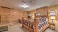 Spacious Private Cabin with Hot Tub, Fireplace ~15 Mins from Blue Ridge