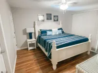 Steps away from Beach- Dog Friendly