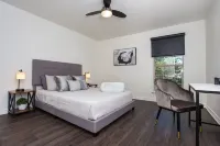 Pet-Friendly, Luxurious Modern Home ✨5 min to Downtown✨