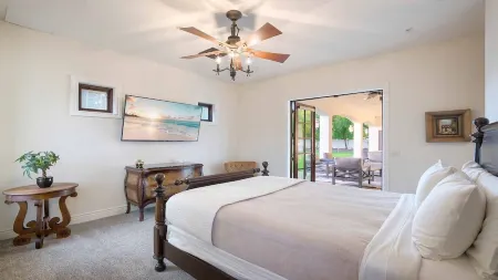 Luxury Paradise Valley Villa - Pool, Sand Volleyball & Outdoor Cabana Отели рядом с достопримечательностью «Mountain Shadows Resort Scottsdale»