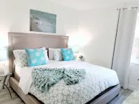 POSHPADZ -Villa Koalua Walk to Jupiter Beach-Prime Lake Views-Resort Setting