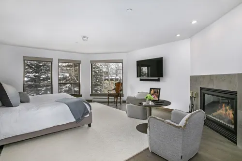 Ski-In Ski-Out Northwoods Condo Willow 414-Private Gated Community - 4-Star