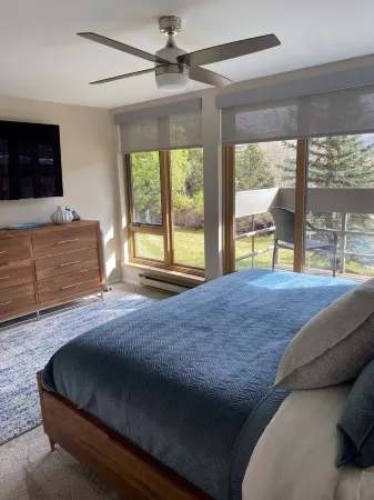 Beautiful Vail Mountain View Condo with Shuttle to Skiing - sleeps 6! Simba Run Отели в г. Вейл