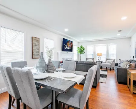 ALHAMBRA 4 Bed home near DTLA w/Parking アルハンブラのホテル