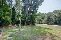 Golf ~ Beach ~ Attractions...Centrally in Quiet Pawleys Island Neighborhood