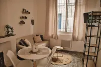 Beaucaire Cocoon 2/quais/cité Médiévale/nature Hotels in Beaucaire