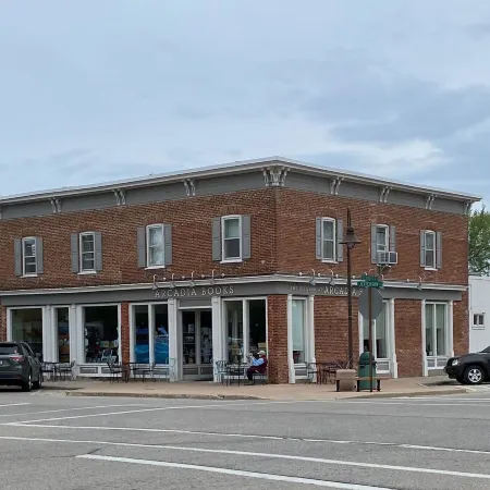Luxury Retreat in Prime Downtown Spring Green Location