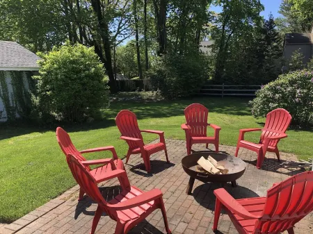 Classic Mystic Retreat Walking Distance to Downtown