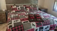 Cave Falls Family Hideaway - Sleeps 12  -Hot Tub  -Newer -Yellowstone and Tetons