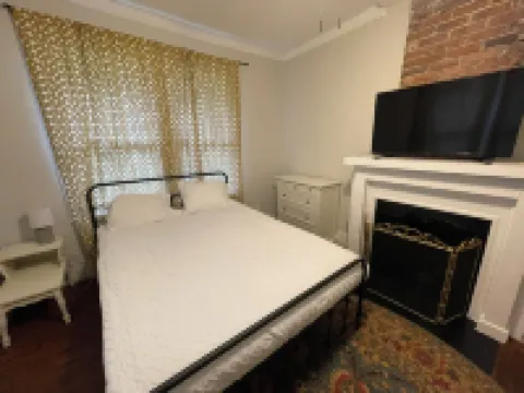 Whole House, sleeps 7,  within walking distance to downtown Spartanburg!