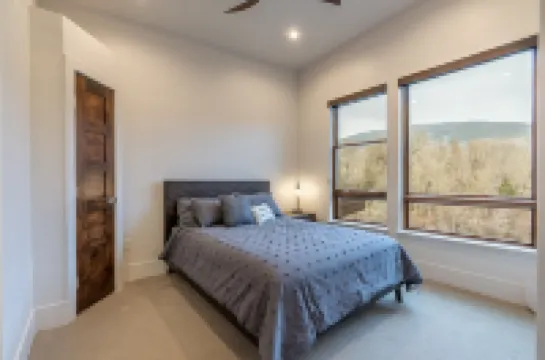 2200sf Luxury Condo on Blue River! w/Garage