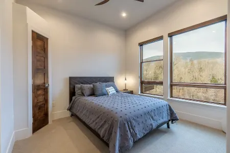 2200sf Luxury Condo on Blue River! w/Garage