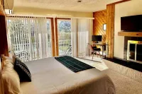 SPECTACULAR Hunter Mountain Views, INCREDIBLE LOCATION-2 minutes to slopes !!