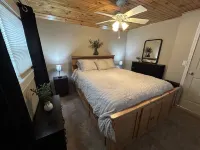 Beautiful, cozy 2 bedroom house on Brantingham Lake! Hotels in Greig