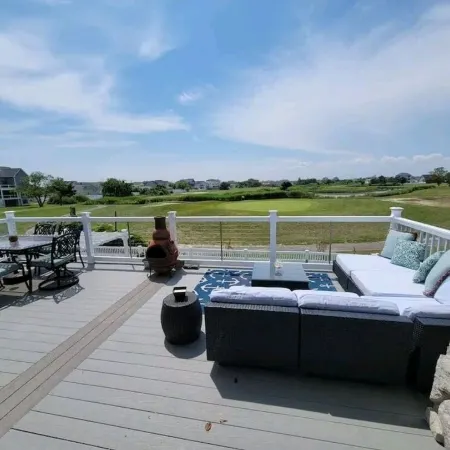 HOT TUB & Bicycles - Walking distance to the BEACH, bay, restaurants, & shopping
