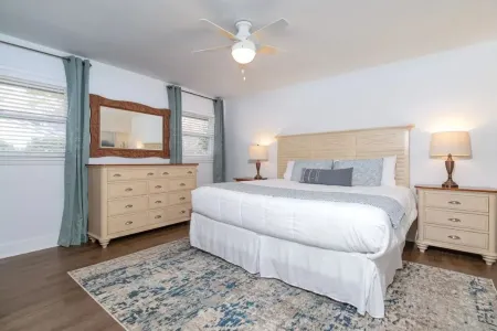 Modern Ranch, King Beds, 4 Bdrms, Private Patio, Open Floor Plan in Central Ptc