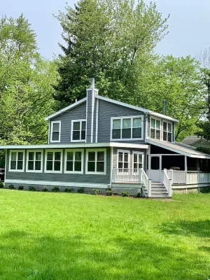 Lake Michigan Beach Is Across Street, 6 Person Hot Tub, Fire Pit, New Bathrooms