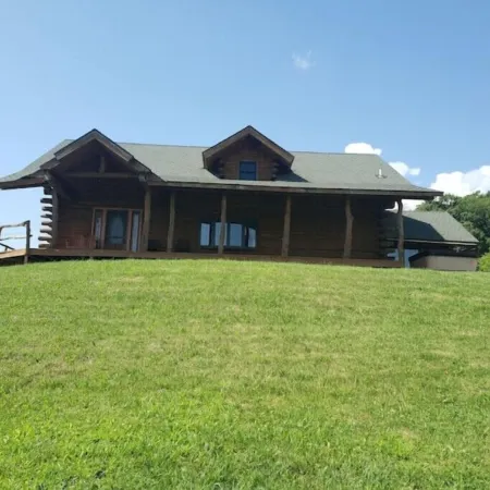 Larsen Rustic Secluded Log Cabin W/Outdoor Hot Tub