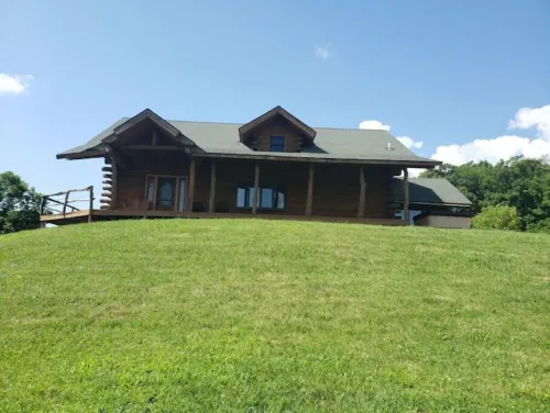 Larsen Rustic Secluded Log Cabin W/Outdoor Hot Tub