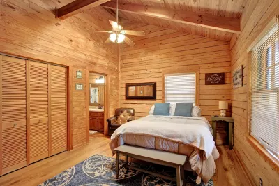 Cozy Cabin in Warm Springs near FDR State Park and Callaway Gardens