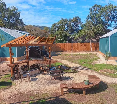 One bedroom cabin with an extra loft sleeping space minutes from the Frio River!