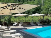 NATURE - cottage with garden, shared pool, private veranda Hotels in Gallicano