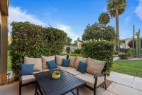 BRAND NEW Luxury Bungalow with 4 heated pools فنادق في 