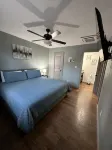 2 Bed Mountainside Cabin w/ Hot Tub 15 min to Mena