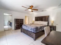 Grey Manor – Spacious 3Br/2BA Hallandale Home, Heated Pool & Smart Amenities ハランデール・ビーチのホテル