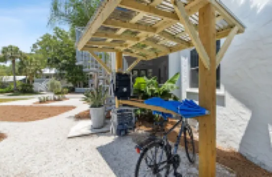 Historic Beach Cottage / Steps to Beach & Dining