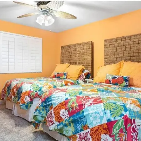 Partial gulf view condo on Sanibel Island.Direct beach access. Family-Friendly!