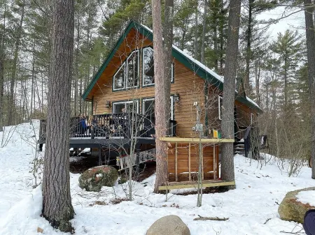 High Peaks Hideaway - minutes from Whiteface Mt!